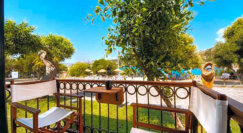 Maya Bistro Hotel & Beach