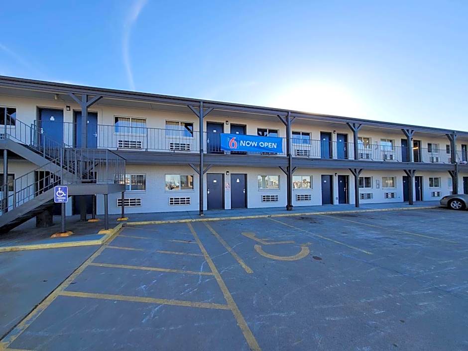 Motel 6 Wichita KS South I35