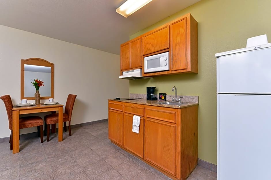 Americas Best Value Inn & Suites-Winnie
