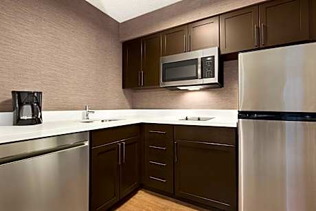 One-Bedroom Queen Suite - Non-Smoking