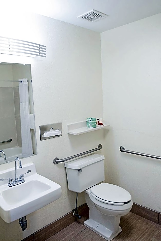 Days Inn by Wyndham Greenville