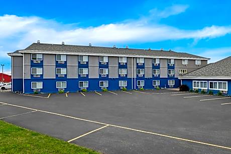 Super 8 by Wyndham Osseo WI