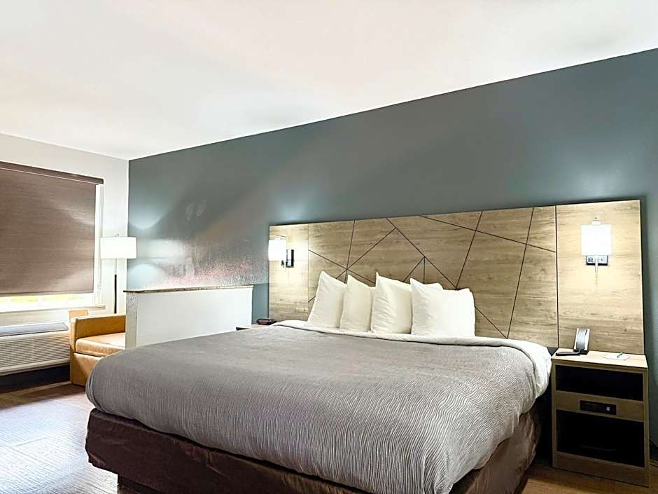 Quality Inn & Suites Greenville I-65