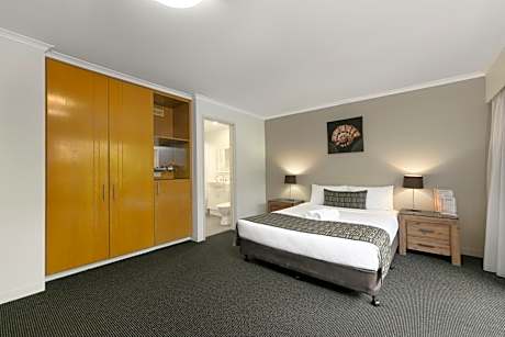 Mt Ommaney Hotel Apartments