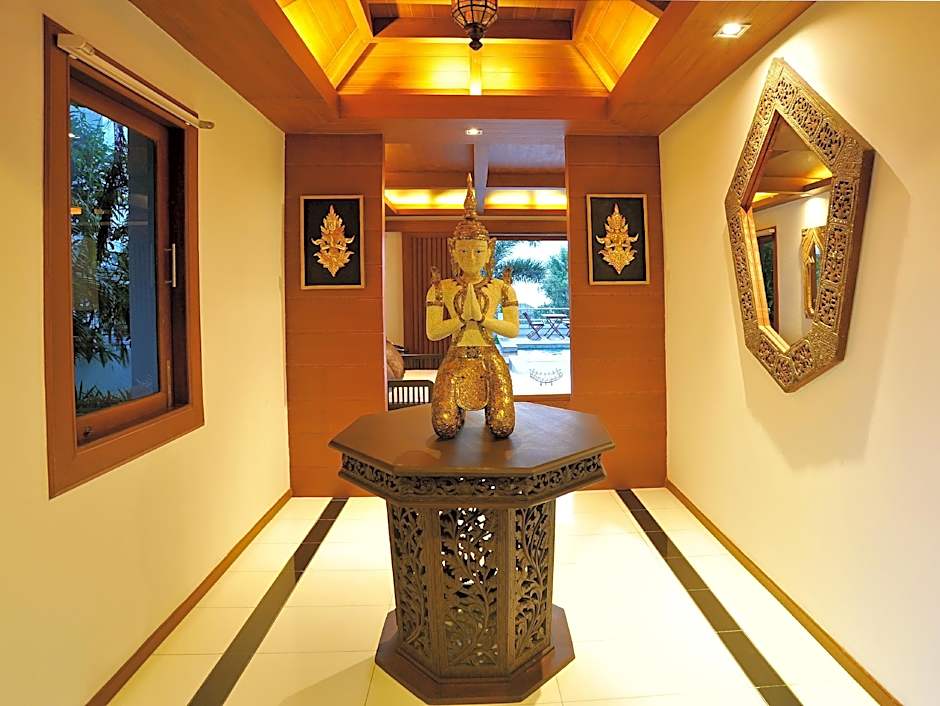 Villa Melitta, Pool, Beach, 360-SeaViews, 6-bed Thai Luxury on Best Location in Samui