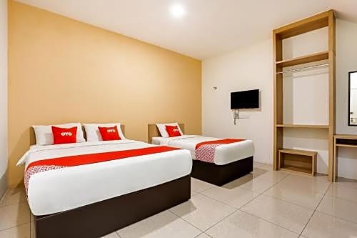 OYO 89677 Sunflower Hotel