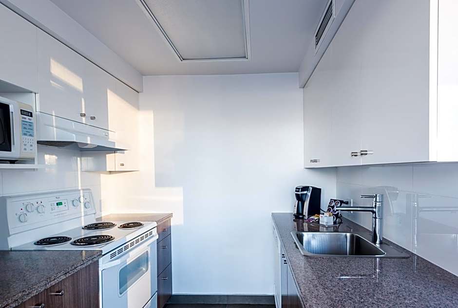 Carmana Hotel & Suites