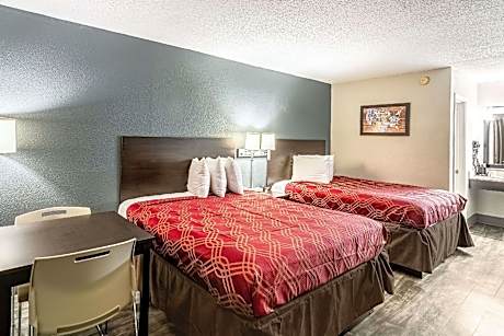 2 Queen Beds, Smoking