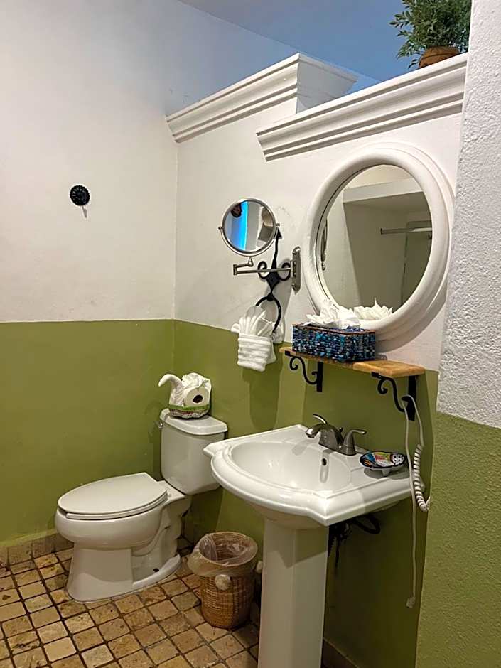 El Encanto Inn & Suites