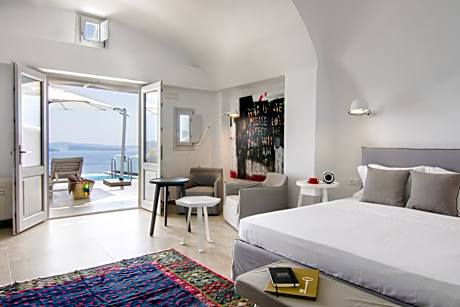 Honeymoon Suite with Private Pool & Caldera View