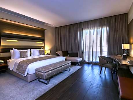 Ambassador Suite with Lake View