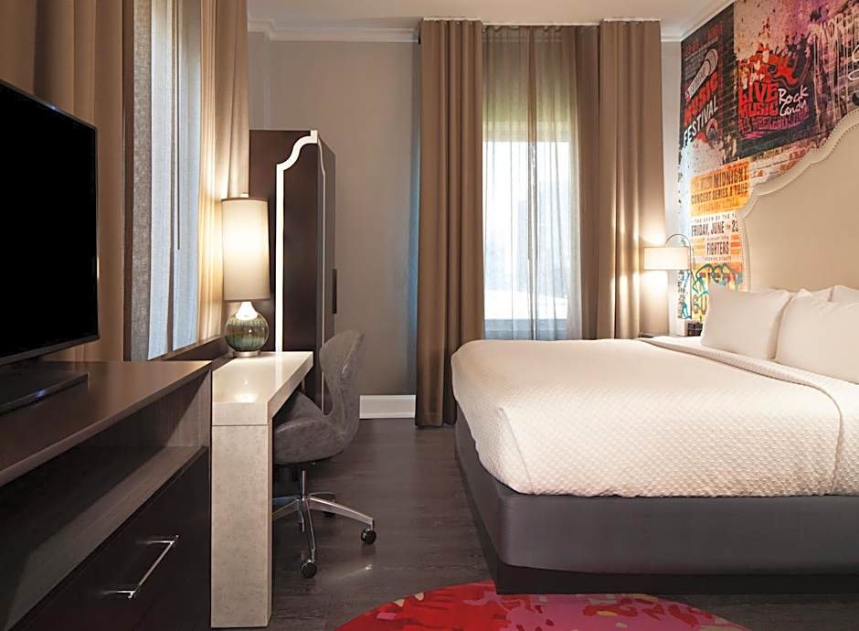 Photo 1 of 8 of Standard 1 King Bed, City View