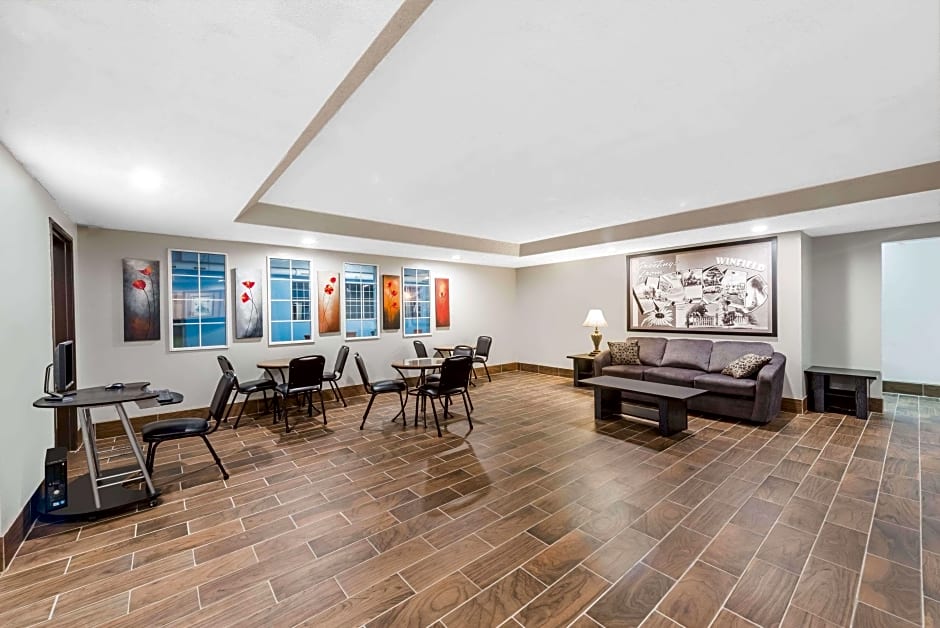 Super 8 by Wyndham Winfield/Quail Ridge Area