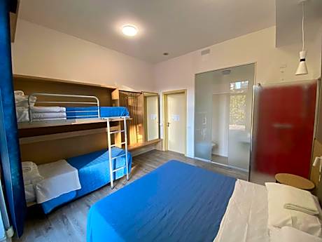 Quadruple Room with Terrace