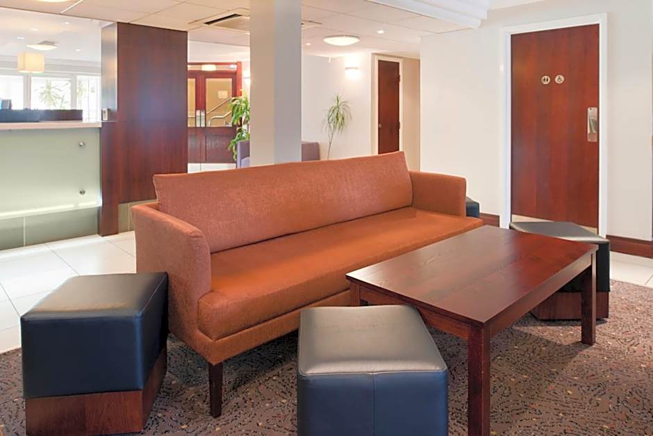 Holiday Inn Express Glenrothes By IHG