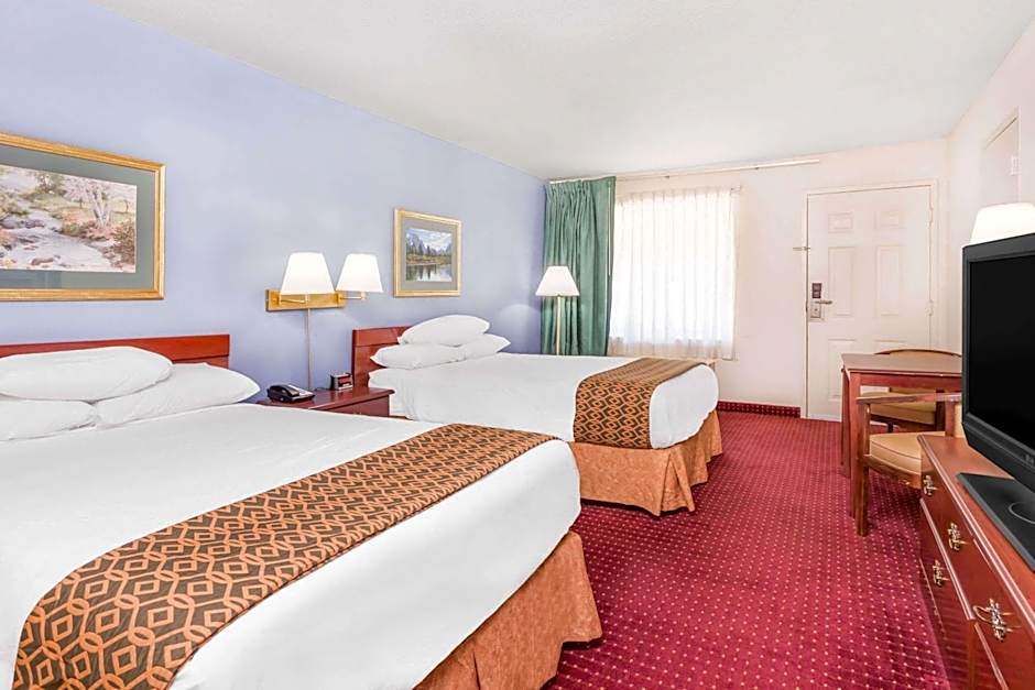 Days Inn by Wyndham Lavonia