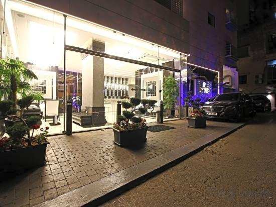 Palm Ville Suites