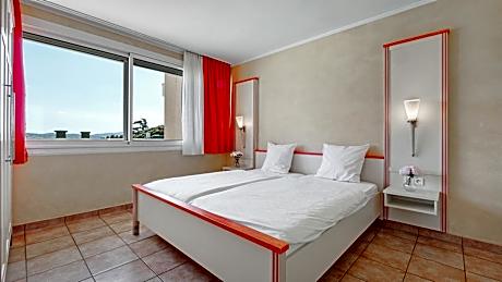 One-Bedroom Apartment (2 Adults)