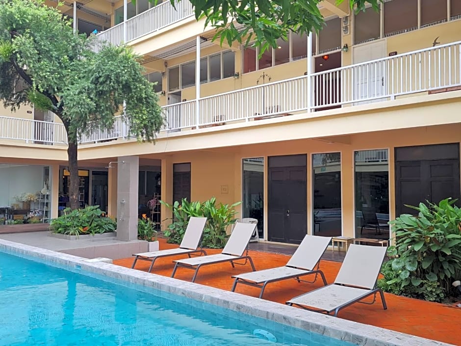 Feung Nakorn Balcony