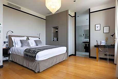 Deluxe Room with Sea View