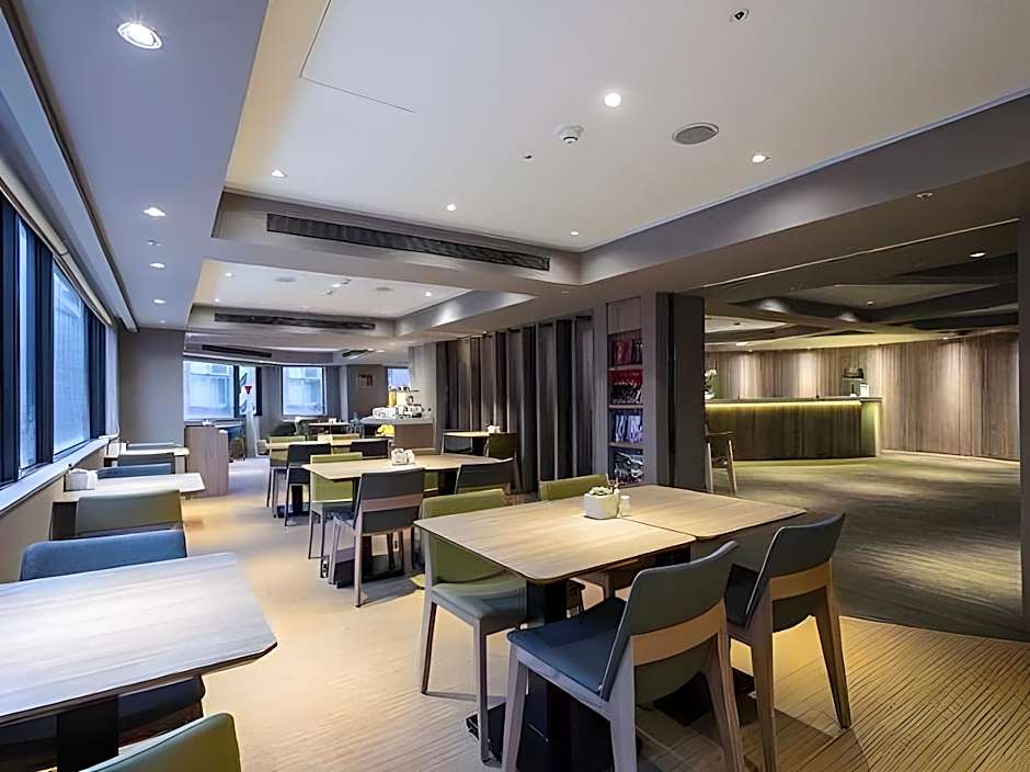 Royal Inn Taipei Linsen - Huashan 1914 Creative Park