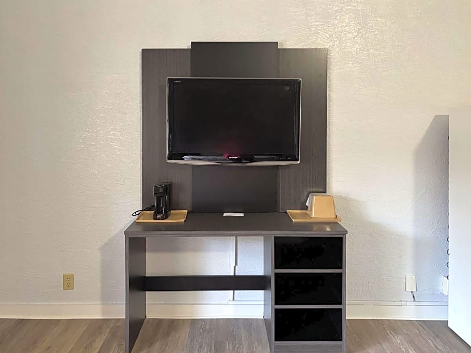 La Casa Inn and Suites