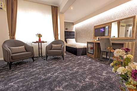 Moderate Triple Room - Non-Smoking