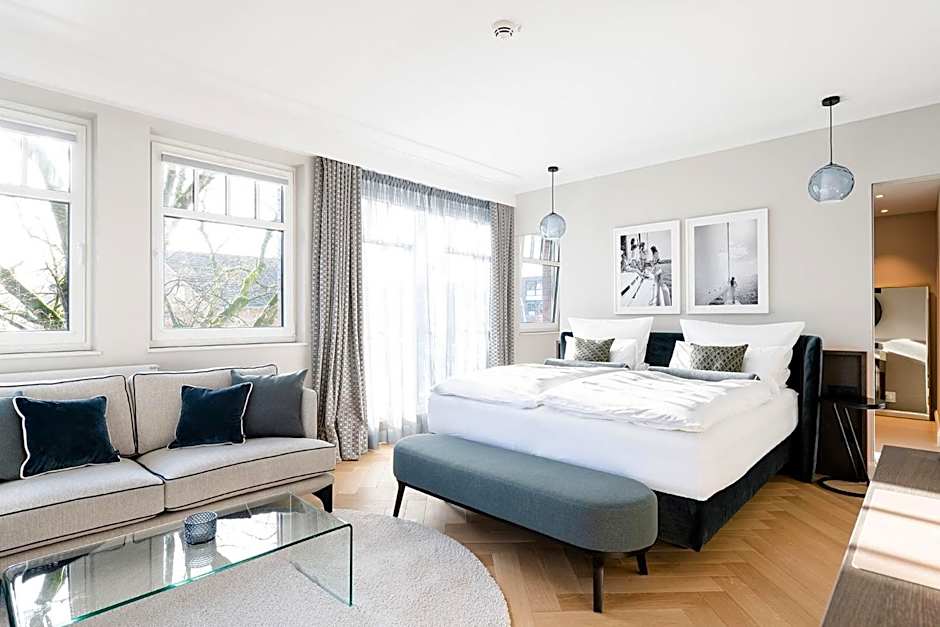 Clounys Hotel