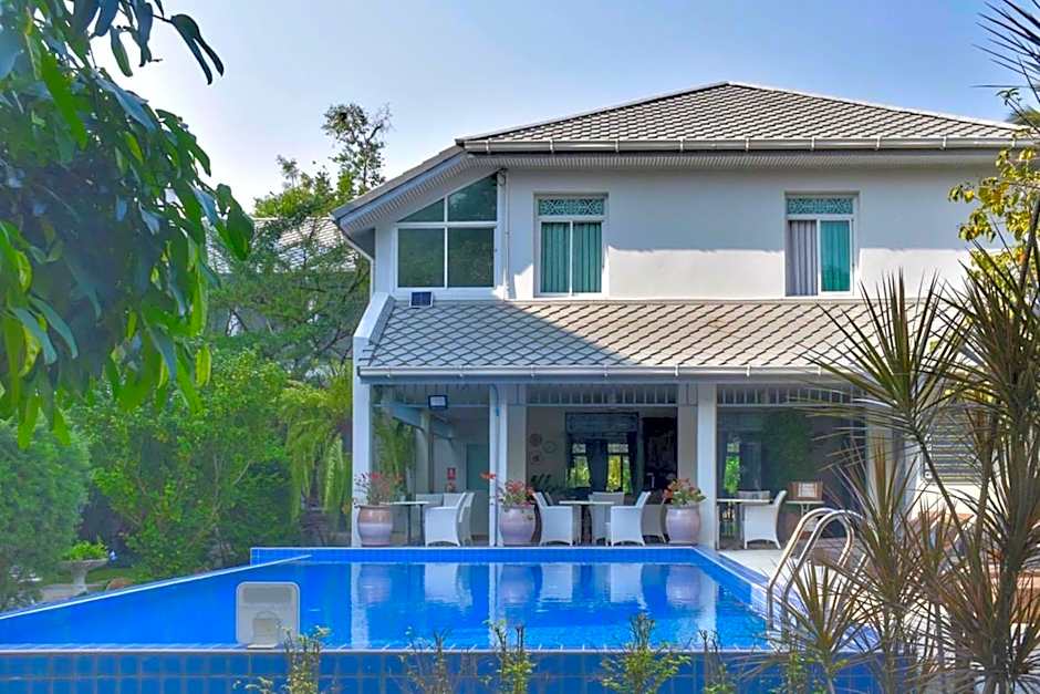 Villa Amphawa