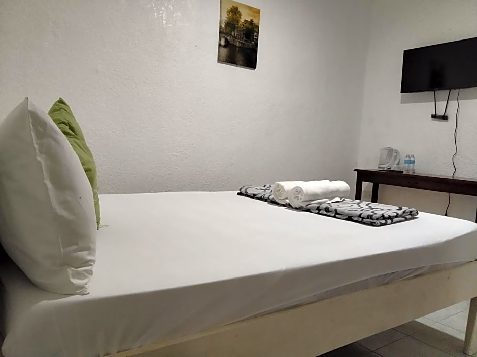 Moalboal Beach Front Hotel