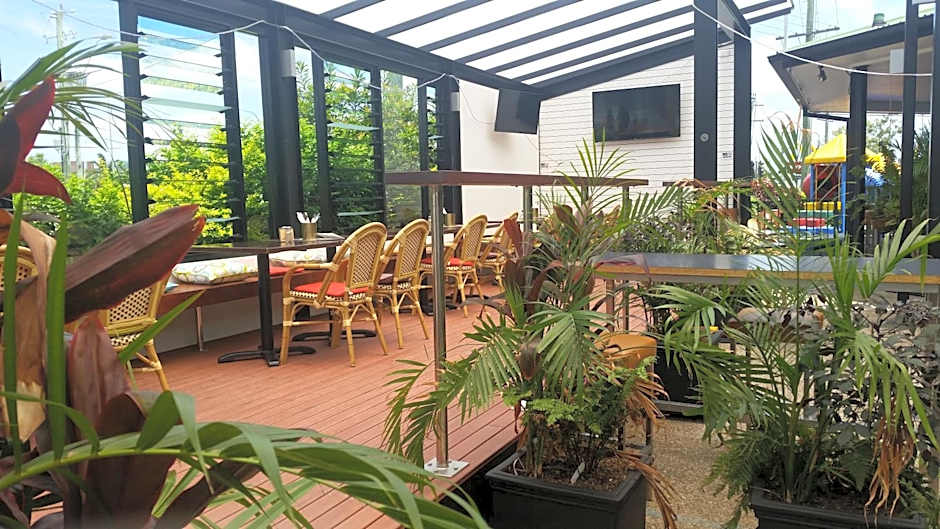 Meadowbrook Hotel
