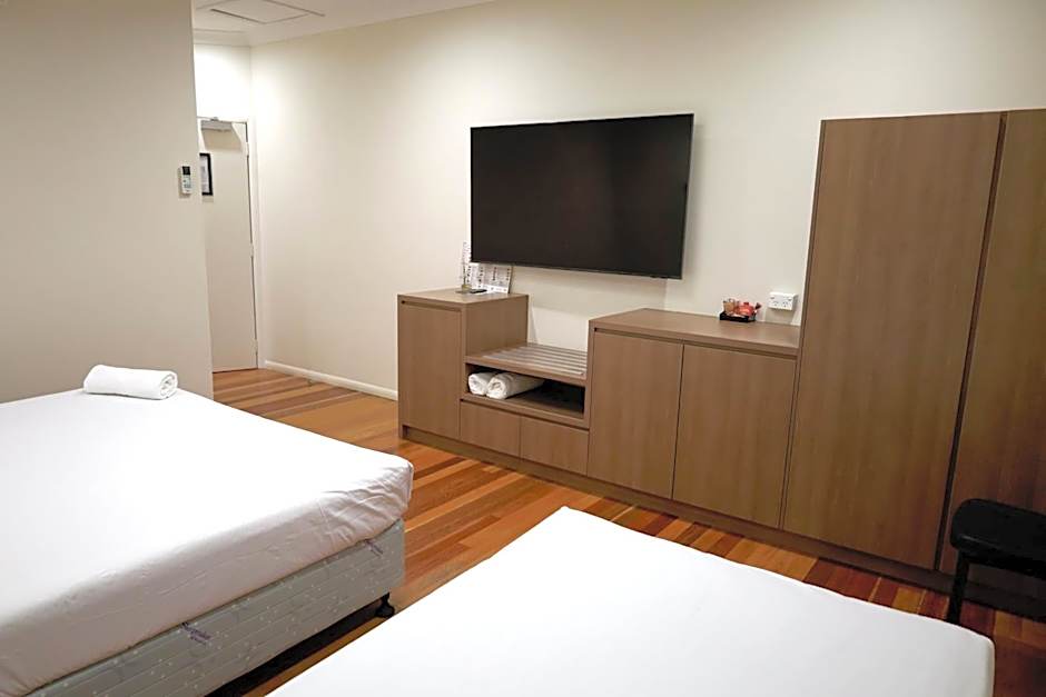The Australian Hotel Motel