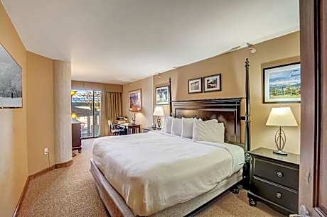 One-Bedroom Deluxe Apartment