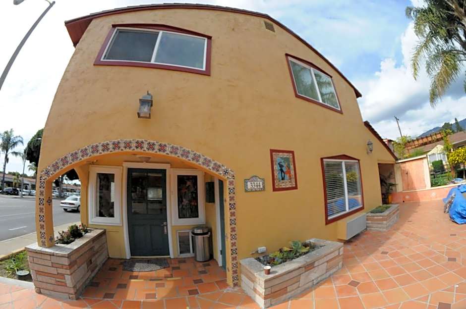 Oasis Inn and Suites