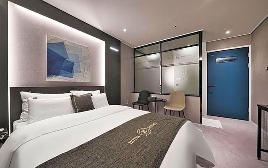 Hotel Hermes at Yongin Everland Station