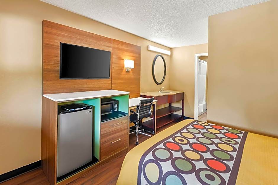 Super 8 by Wyndham Cincinnati/Springdale OH