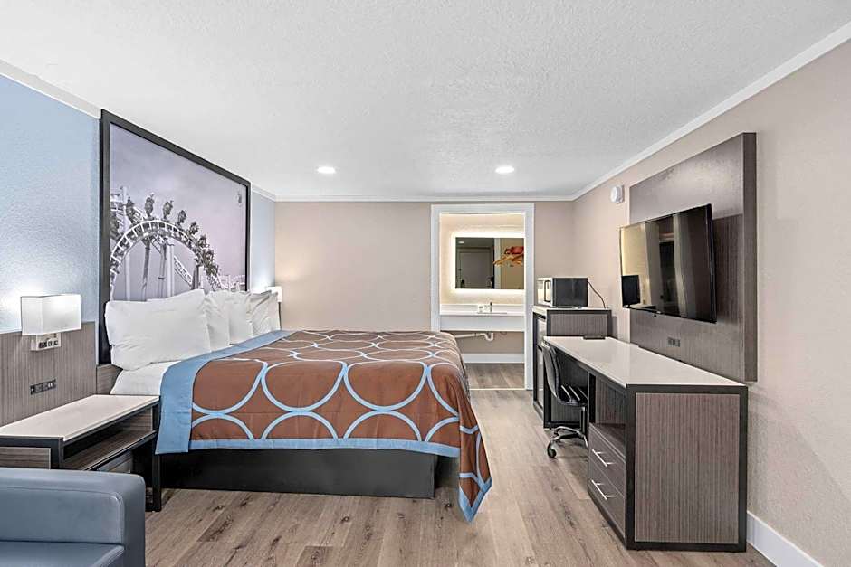 Super 8 by Wyndham Kissimmee-Orlando