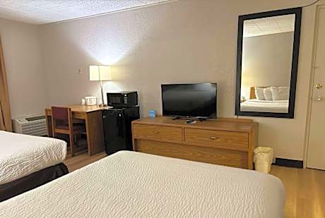 Double Room with Bathtub w/Grab Bars - Mobility Accessible/Non-Smoking