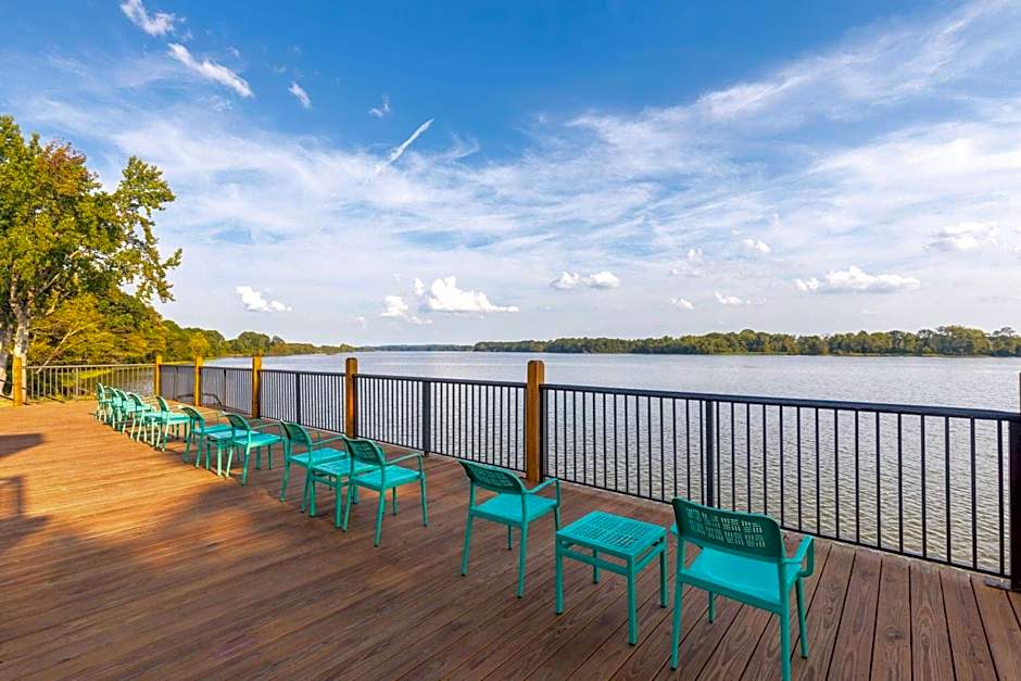 Super 8 by Wyndham Riverside AL