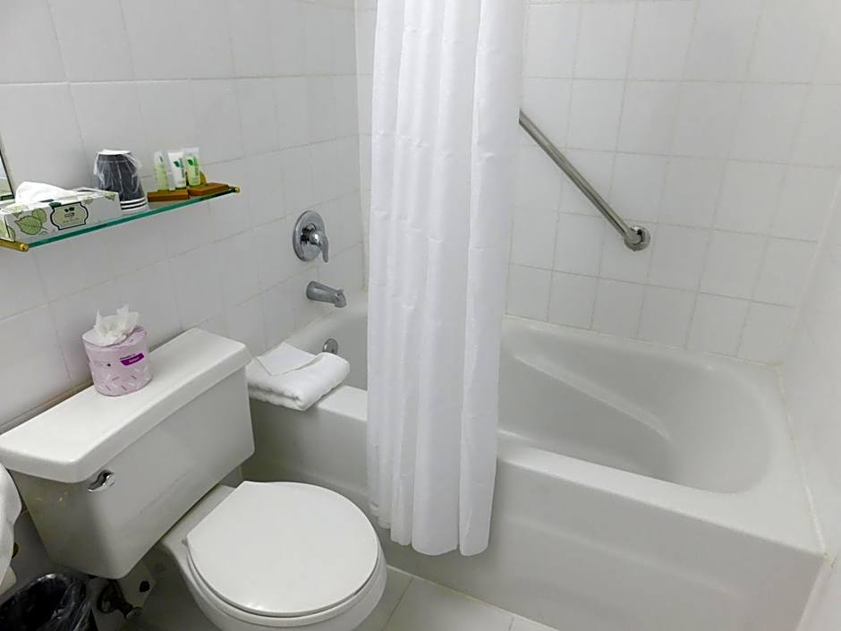 Ramada by Wyndham North Bergen