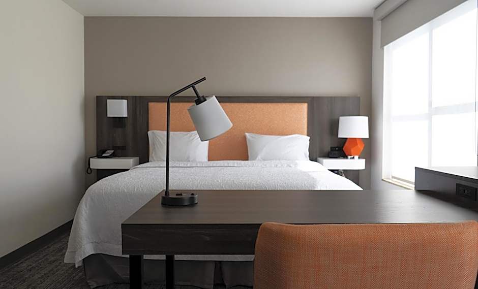 Hampton Inn By Hilton And Suites Seal Beach