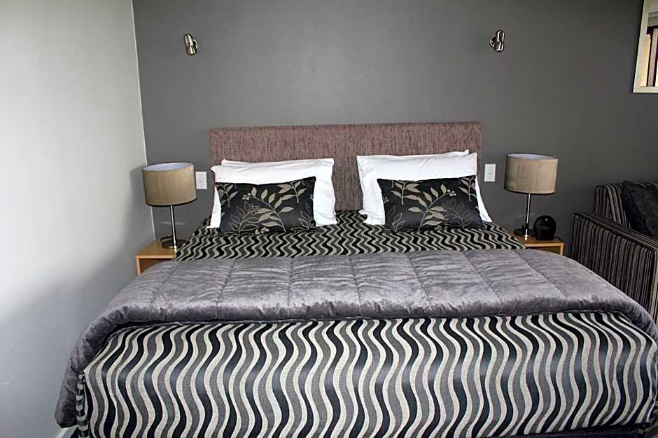 Edgewater Motor Lodge