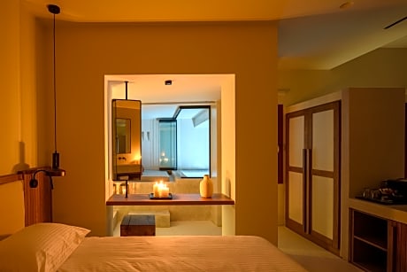 Premium suite with private Pool & heated Jacuzzi