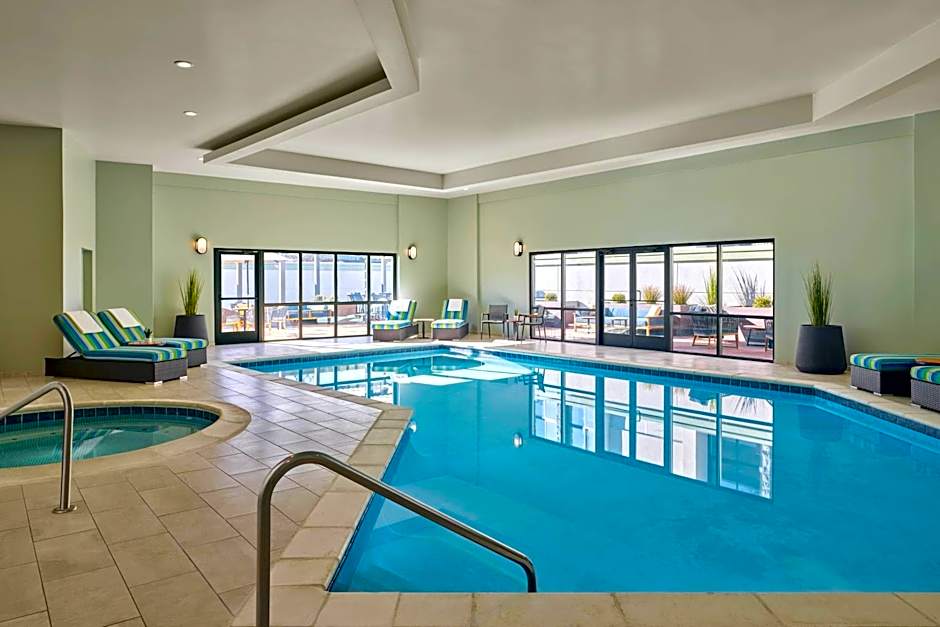 Delta Hotels by Marriott Denver Thornton