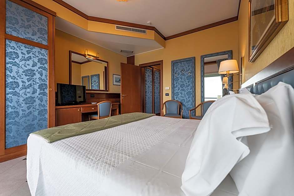 Hotel Bellevue Et Mediterranée