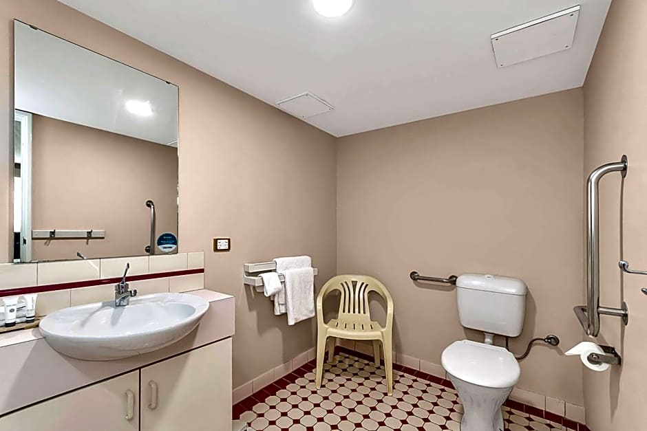 Quality Inn Railway Motel