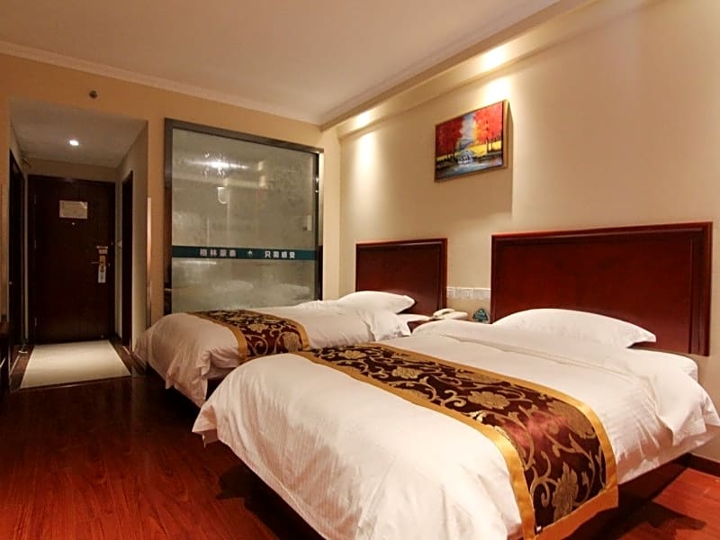 GreenTree Inn Zhenjiang Jurong Yalong Business Hotel