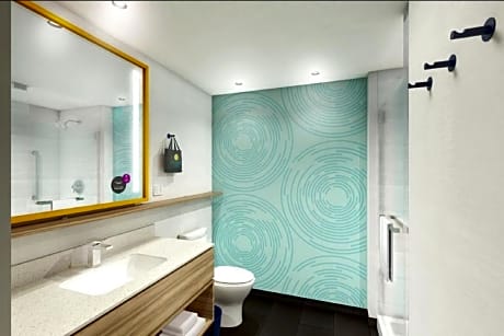 2 Queen Mobility Accessible With Tub	2 Queen