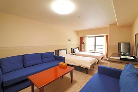 Twin Room with Ski Run View