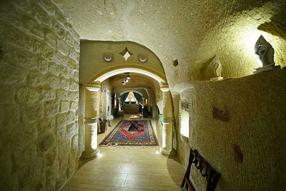 Holiday Cave Hotel